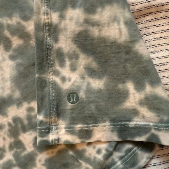 Lululemon All Yours Tank, size 8, Marmoleado Tie Dye Ocean Air Tidewater Teal - Picture 4 of 5